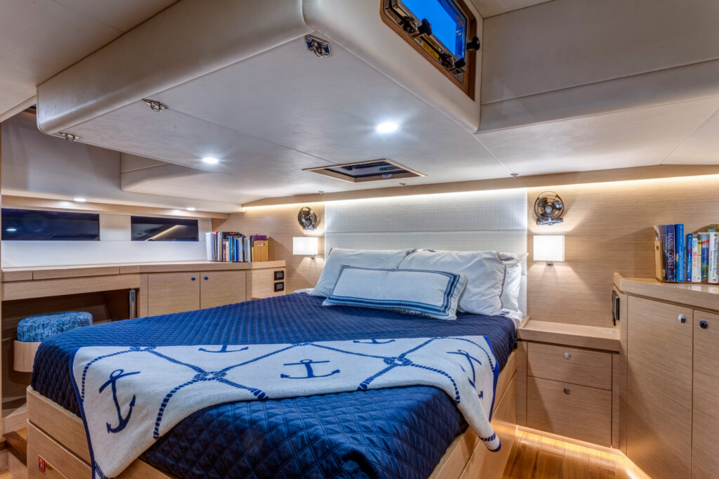 Hylas H57 master suite