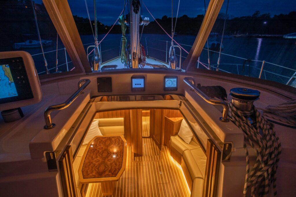 Hylas H48 Companionway
