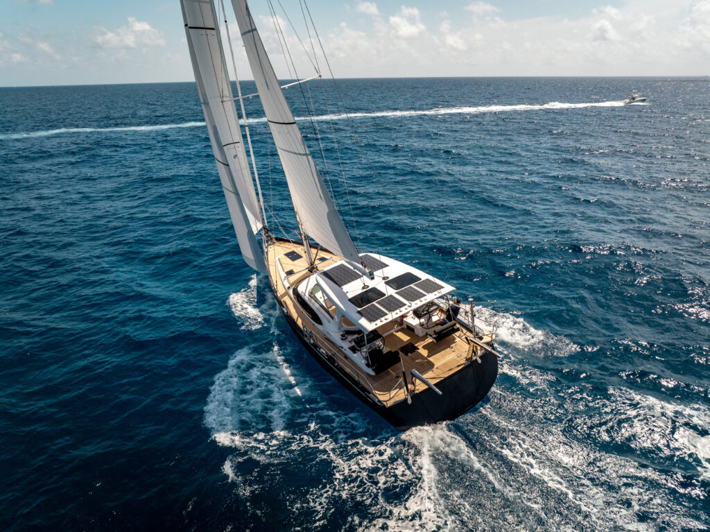 Hylas Yachts H57