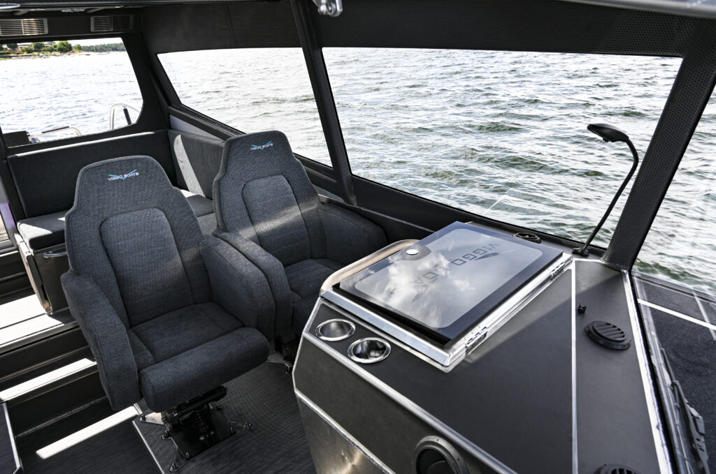 Viggo C10 Offshore Interior helm passenger seats