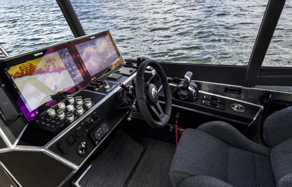 Viggo C10 Offshore Interior helm
