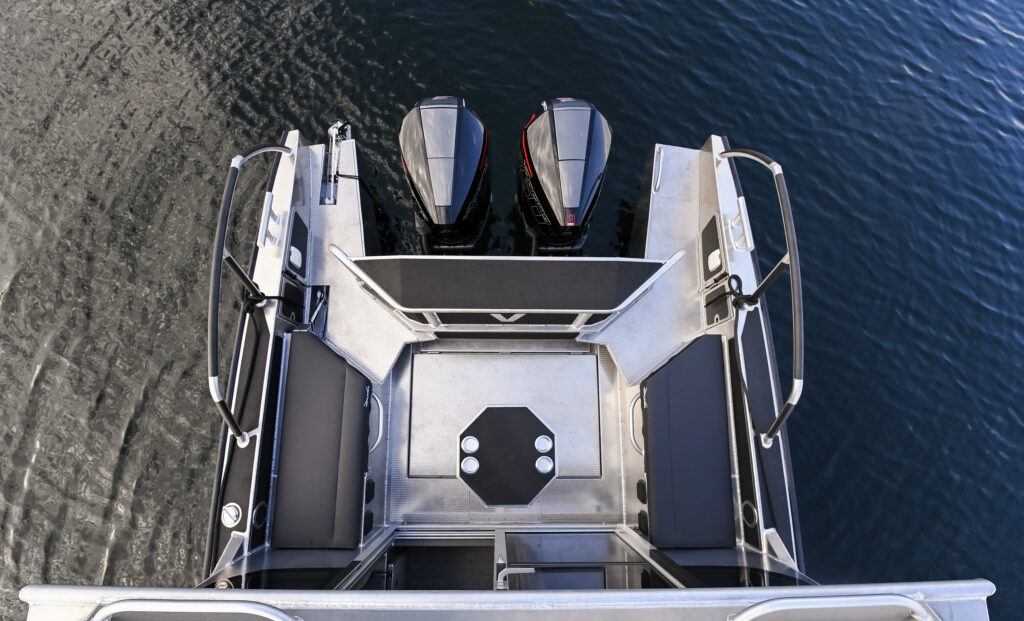 Viggo C10 Offshore aft cockpit layout
