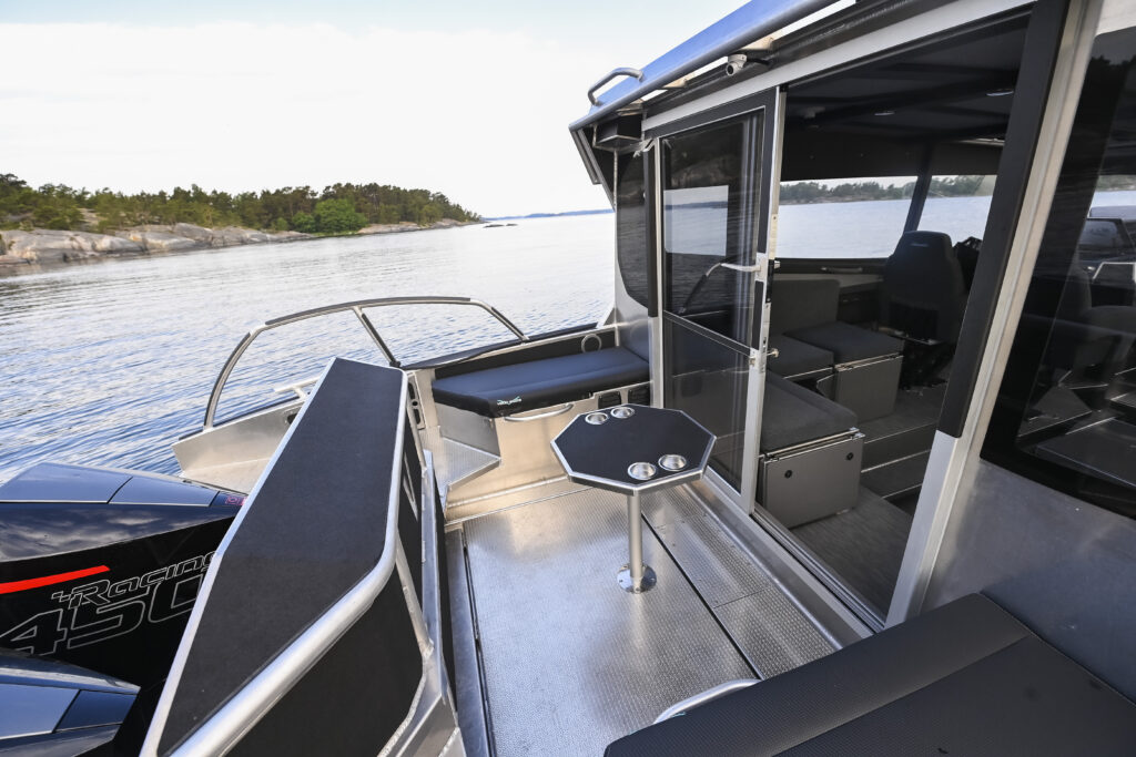 Viggo C10 Offshore aft cockpit