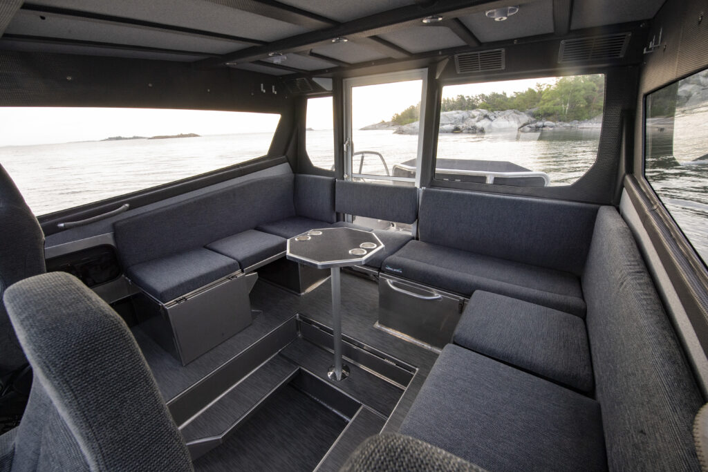 Viggo C10 Offshore Interior dining