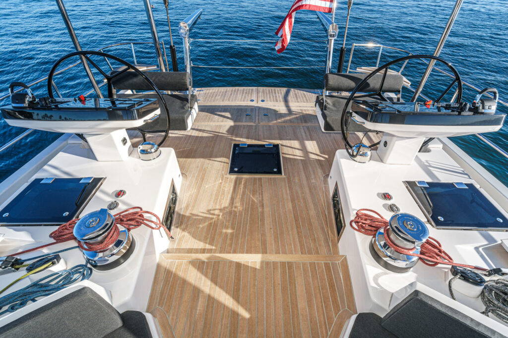Hylas H57 twin helm pedestals