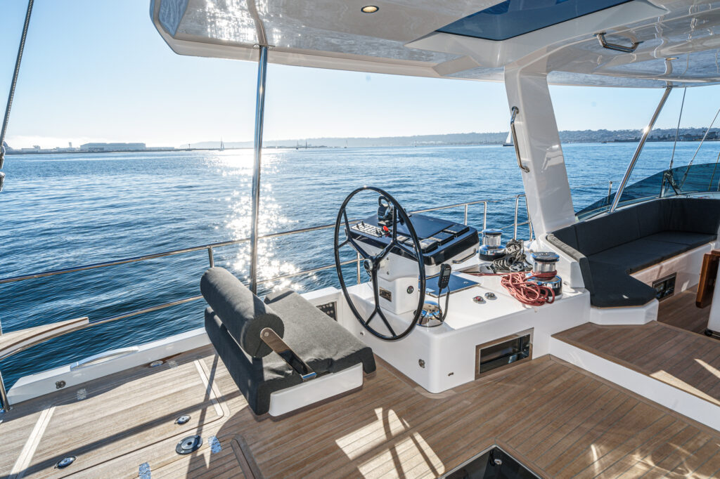 Hylas H57 helm pedestal